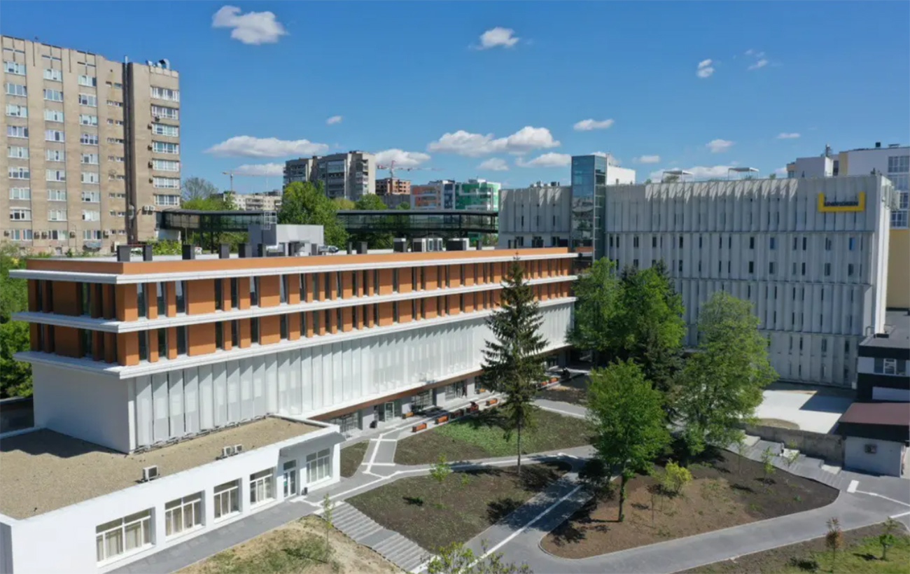 5 архитектурных шедевров, идеально вписавшихся в исторические центры городов Украины